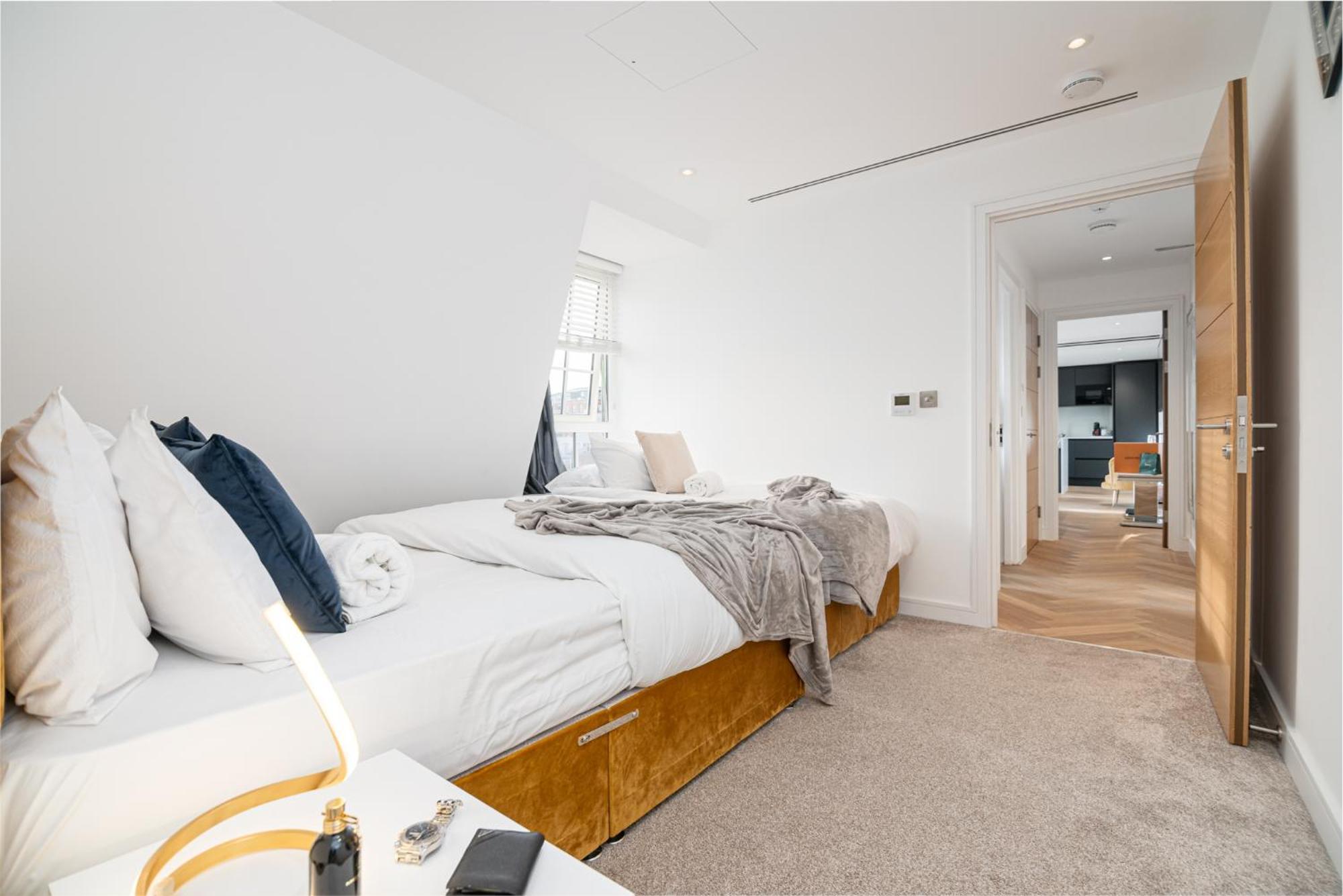 Stunning 1-Bedroom Penthouse In Marble Arch 72 Лондон Екстериор снимка