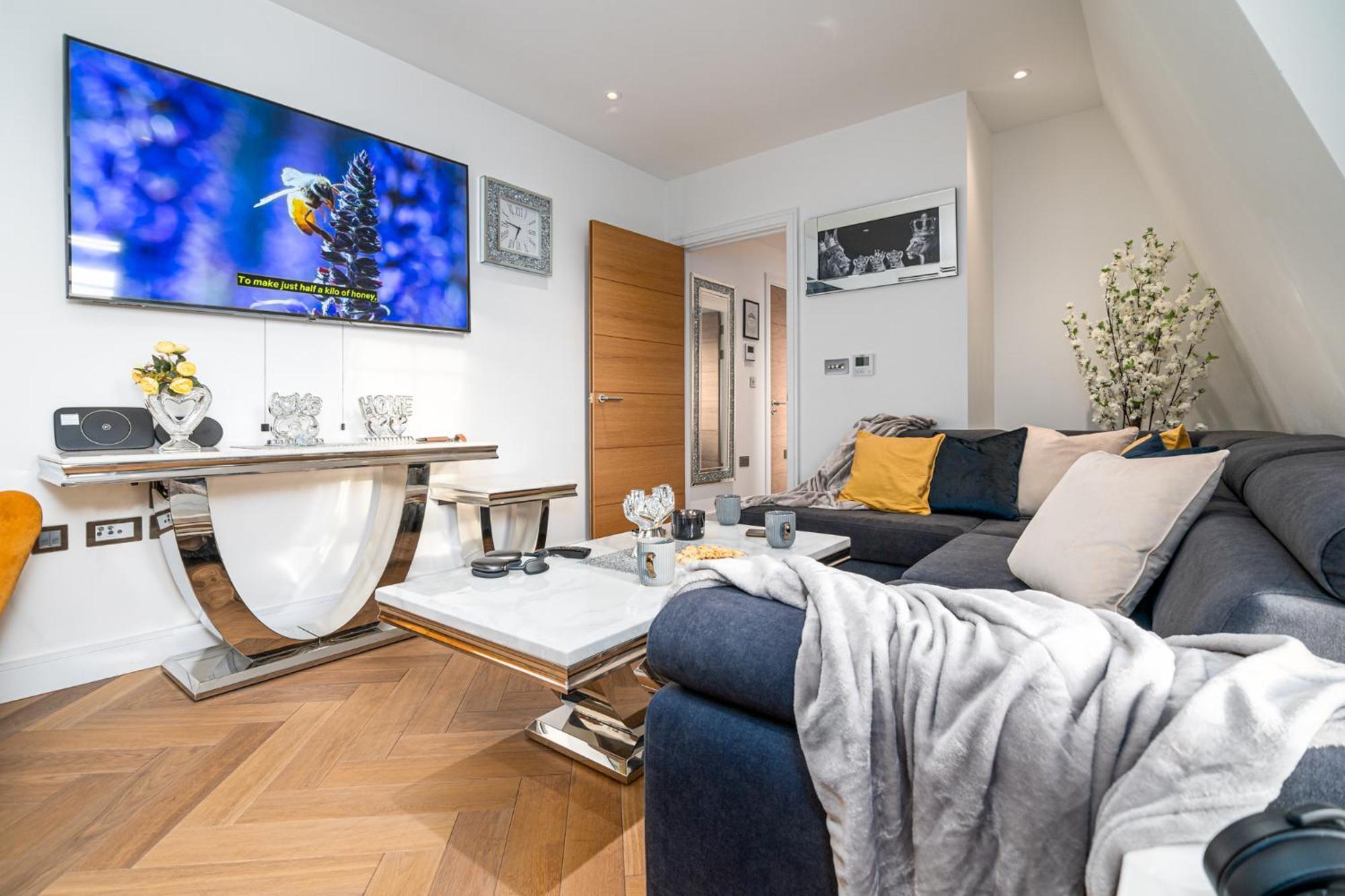 Stunning 1-Bedroom Penthouse In Marble Arch 72 Лондон Екстериор снимка